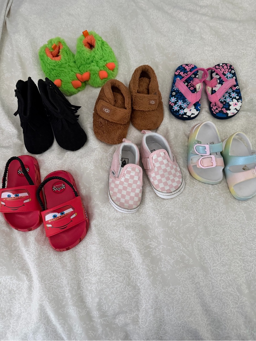Assorted baby shoes